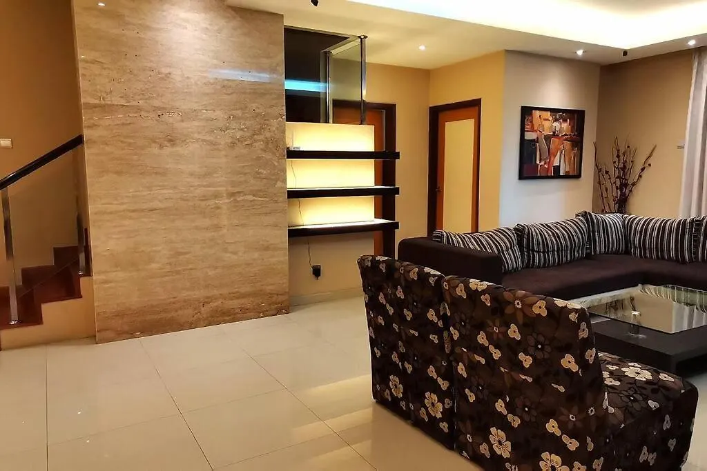 Klcc Luxurious 2 Floors Homestay 5Br For 15Pax 吉隆坡 公寓